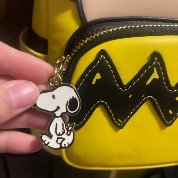 Peanuts Yellow and Black Kids Backpack - Picture 3 of 4